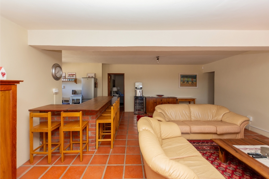 6 Bedroom Property for Sale in Middedorp Western Cape